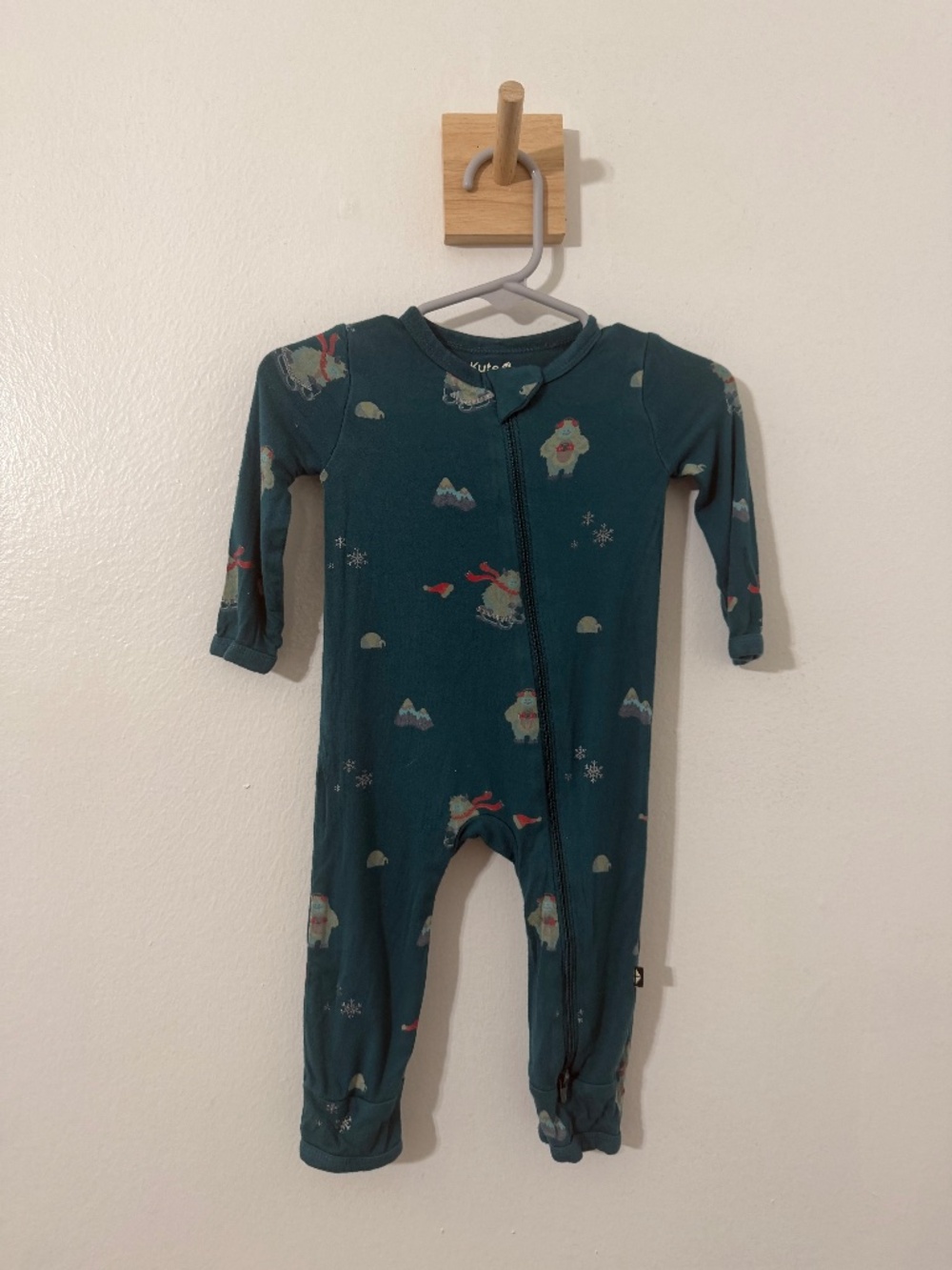Kyte Baby Pajama Skiing Yeti Holiday Snow Winter One Piece Zipper 3-6 Months